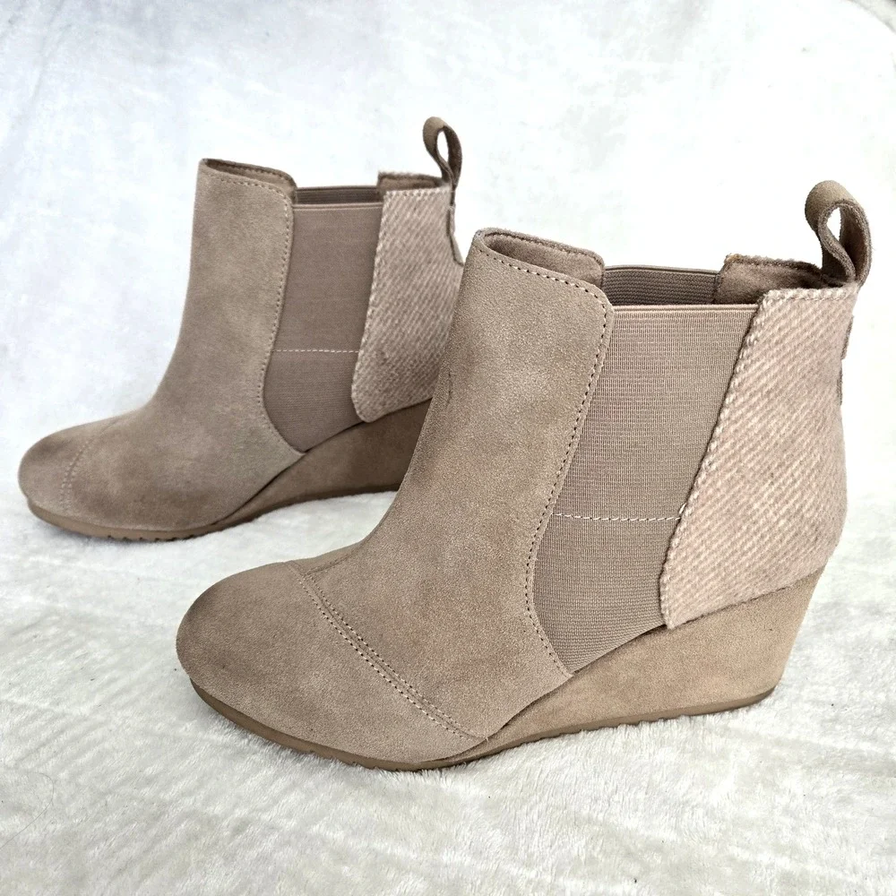 Toms Bailey Women's Wedge Ankle Boots Sz 9 Oatmeal Suede Casual Pull‎ on Botties